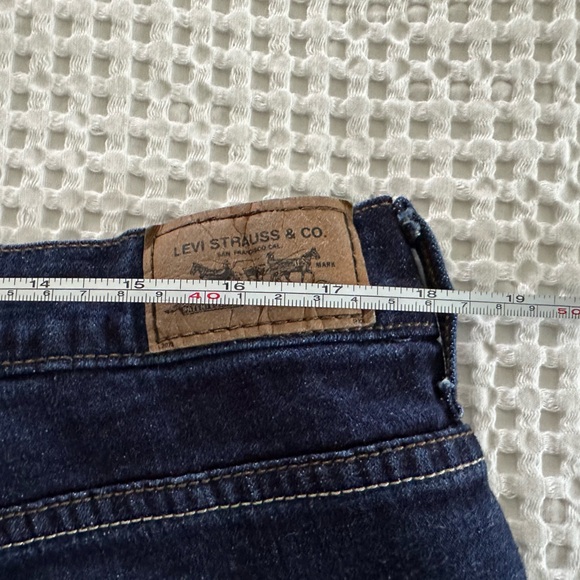 Levi's Women’s Relaxed Fit Capri Jeans in Deep Indigo - Picture 5 of 5